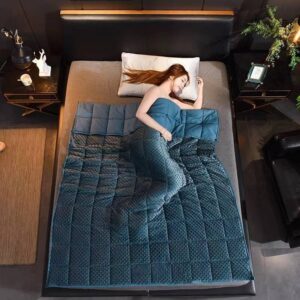 Dark Quilt Set